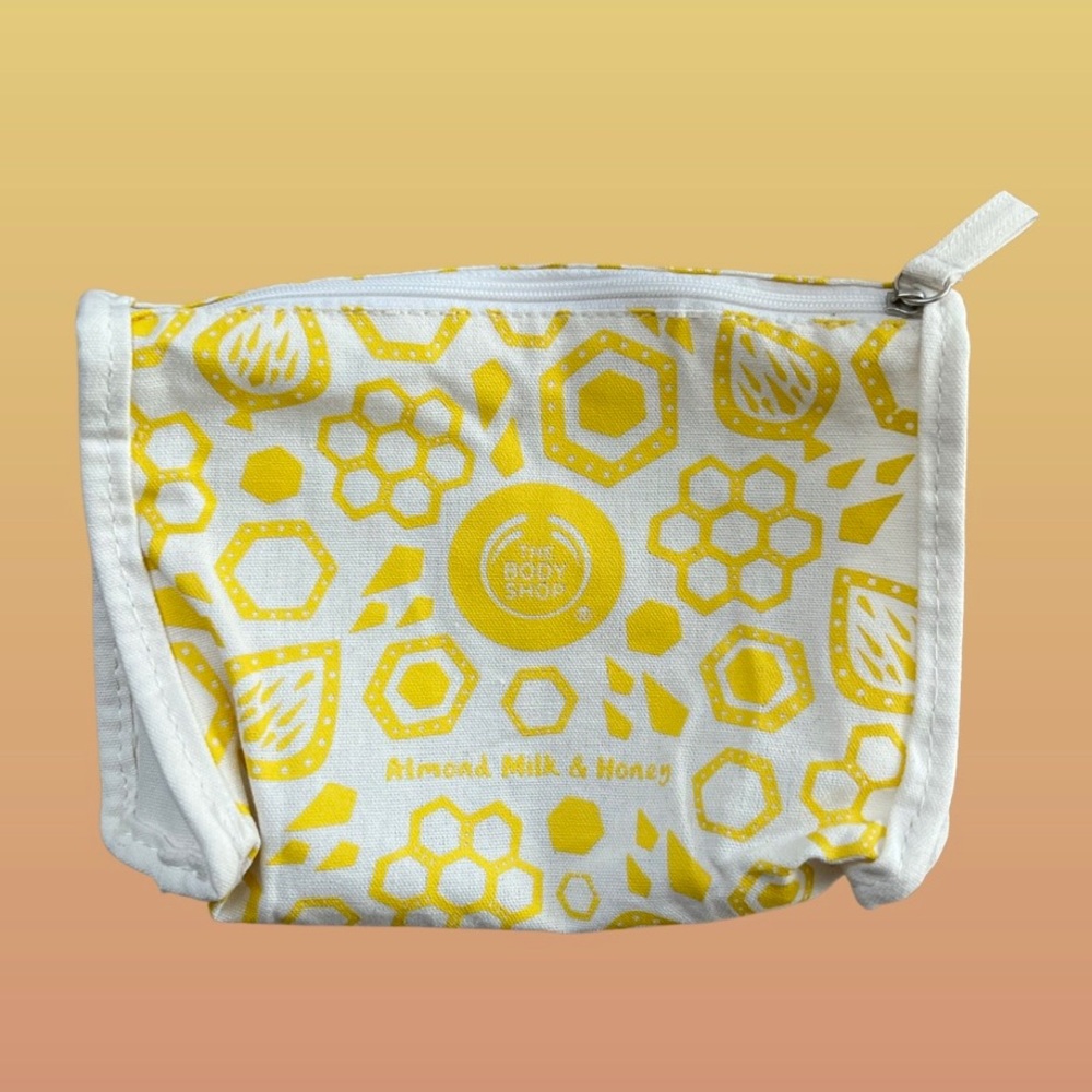 *NEW* Cosmetics Pouch